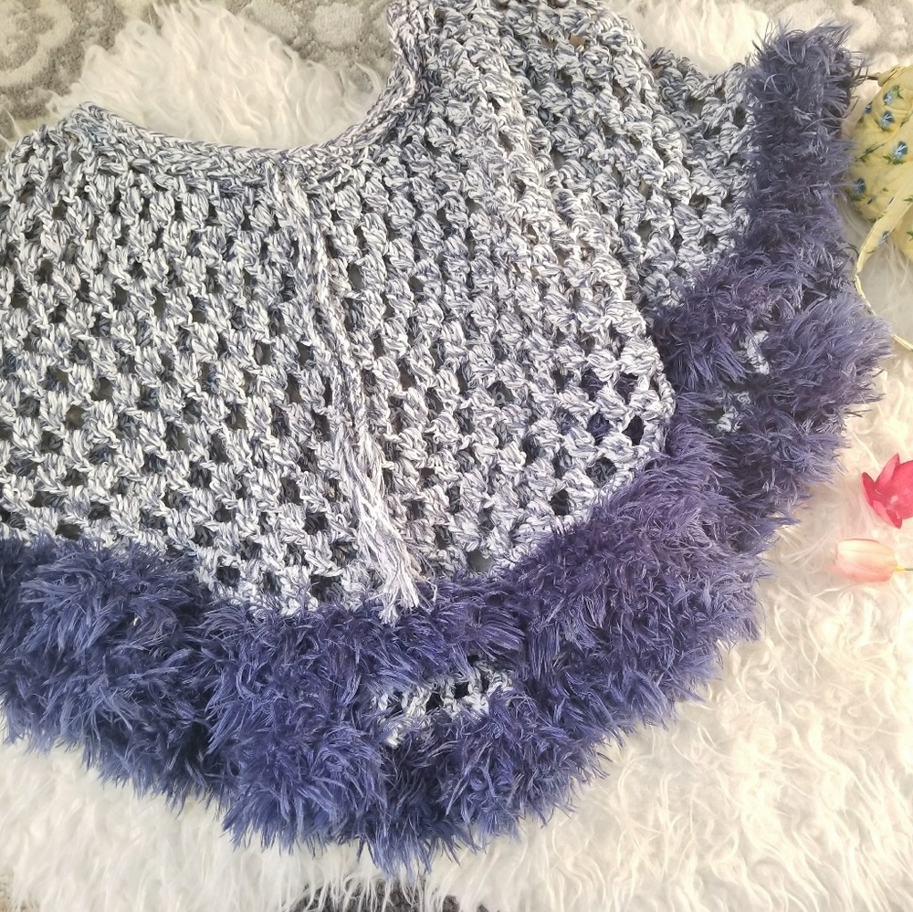 🌷Blue Knit Shawl Raw Hem🌷Super Adorable ❤